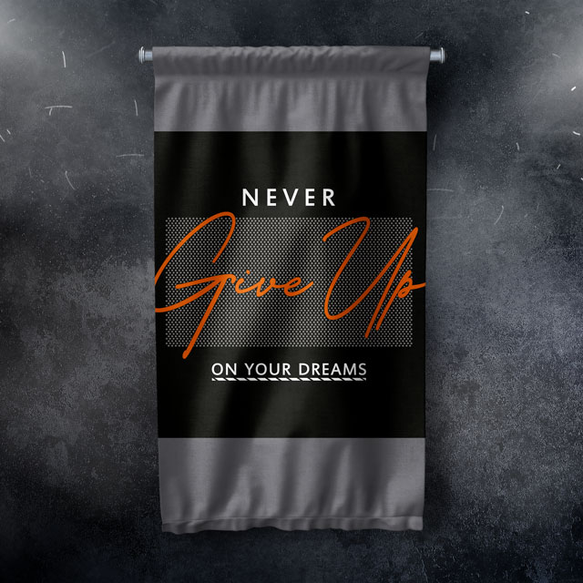Never Give Up Duvar Flaması 7668