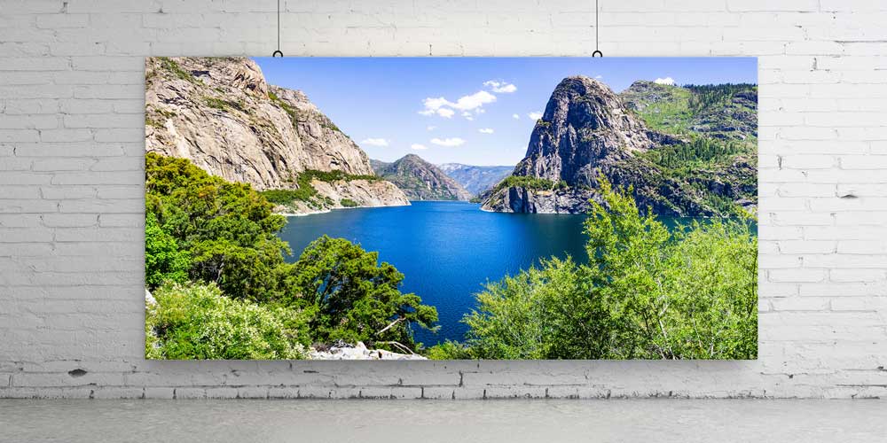 Kayalık Vadide Mavi Göl Manzarası Büyük Ebat Duvar Dekor Ürünü 14194