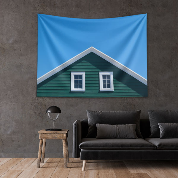 wall-tapestry-5602-01 Yeşil Çatılı Ev ve Mavi Gökyüzü Temalı Duvar Örtüsü Kumaş Baskı 5602