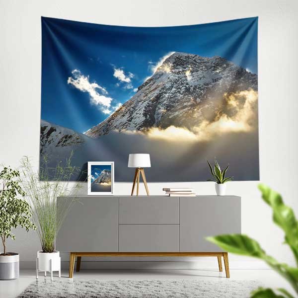 wall-tapestry-decor-14298-00 Bulutların Üzerinde Karlı Dağ Zirvesi Doğa Manzarası Duvar Örtüsü 14298