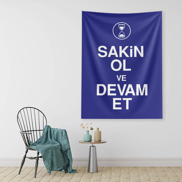 Sakin Ol ve Devam Et Yazılı İlham Verici Duvar Örtüsü 7651