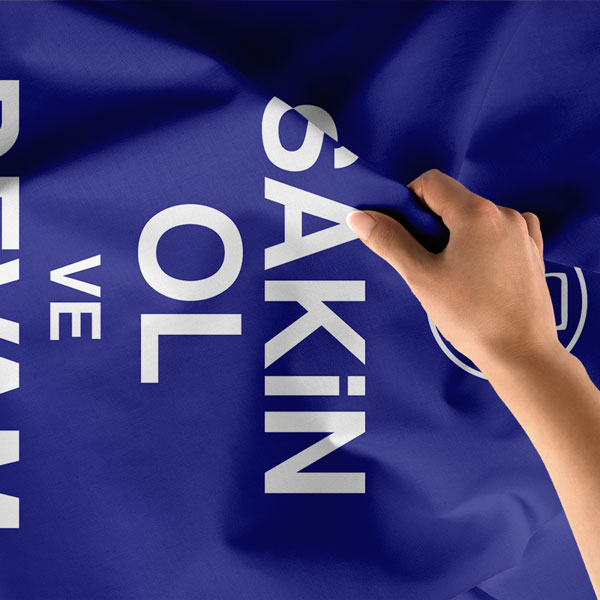 Sakin Ol ve Devam Et Yazılı İlham Verici Duvar Örtüsü 7651