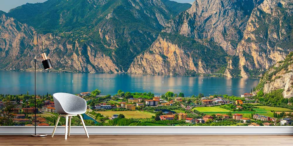 Dağlar Arasında Göl ve Avrupa Kasabası Manzaralı Duvar Kağıdı 13044