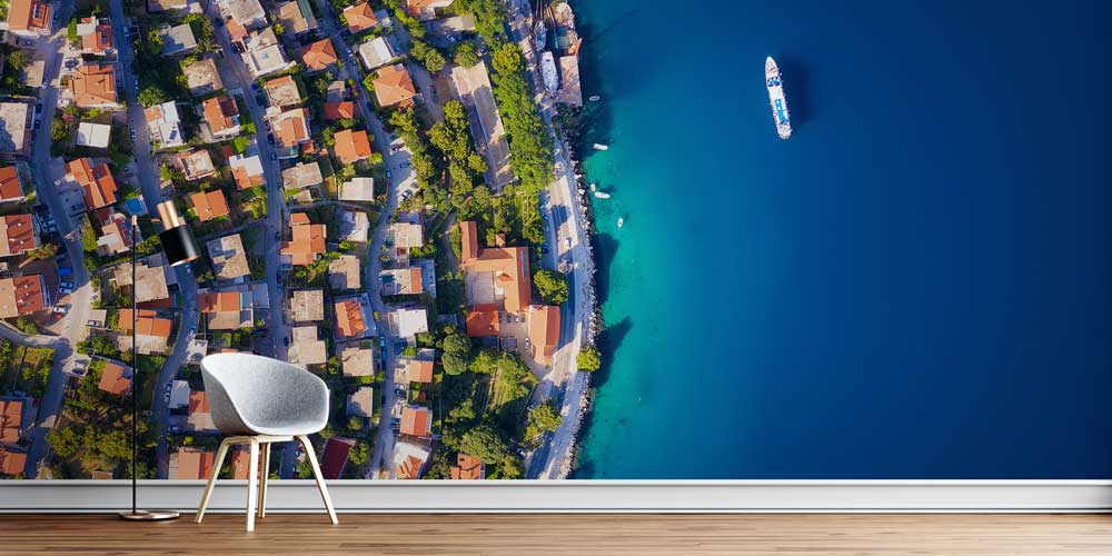 Kuşbakışı Sahil Kasabası ve Turkuaz Deniz Manzarası Duvar Kağıdı 13064