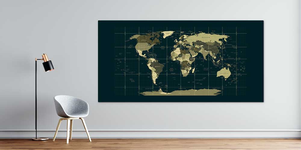 Bu büyük ebatlı duvar dekoru koyu zemin üzerinde 7853