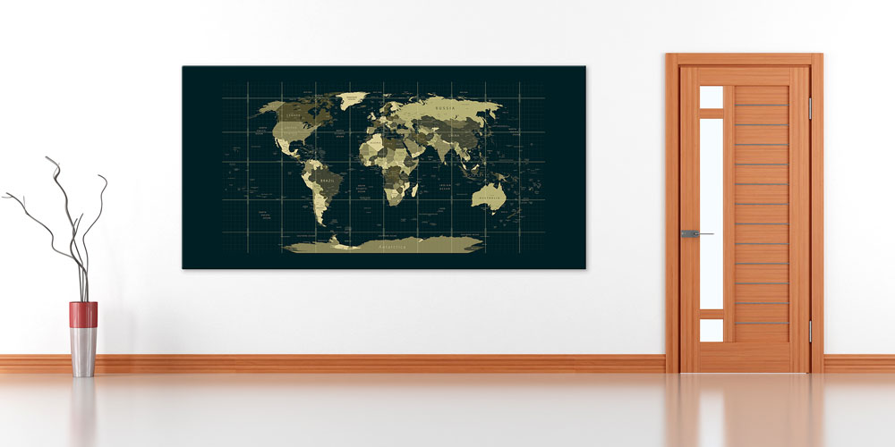 Bu büyük ebatlı duvar dekoru koyu zemin üzerinde 7853