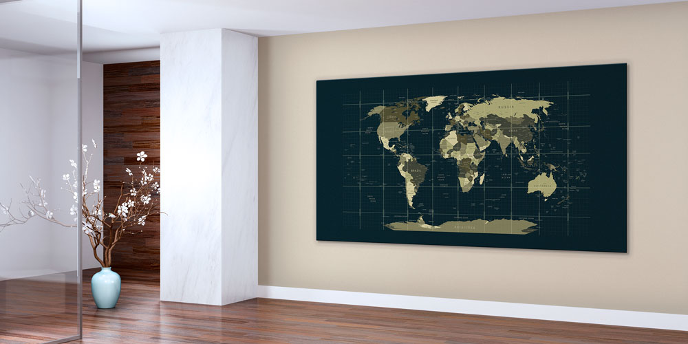 Bu büyük ebatlı duvar dekoru koyu zemin üzerinde 7853