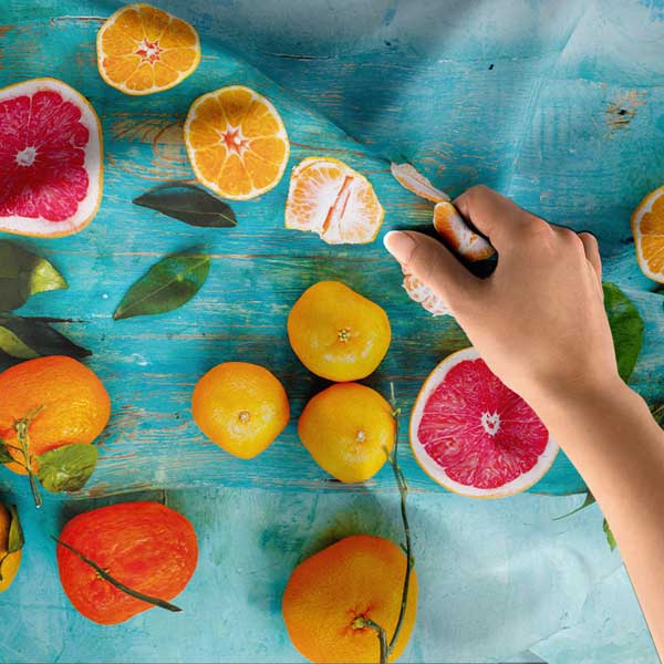 Mavi Zemin Üzerinde Narenciye Meyveleri Desenli Sağlıklı Beslenme Duvar Örtüsü Kumaş Baskı 12587